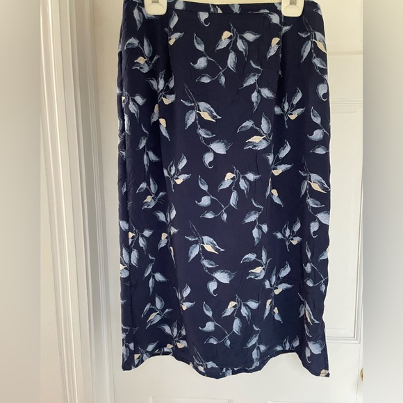 Large navy blue floral skirt - Picture 2 of 8